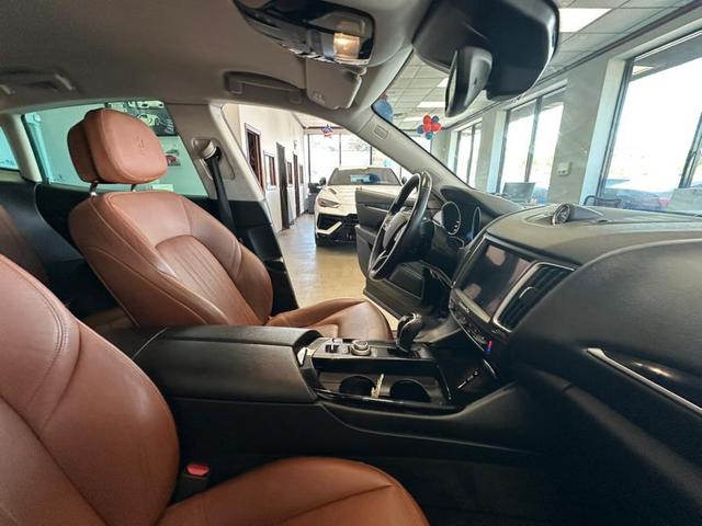 Photo of 2018 Nero Maserati Levante