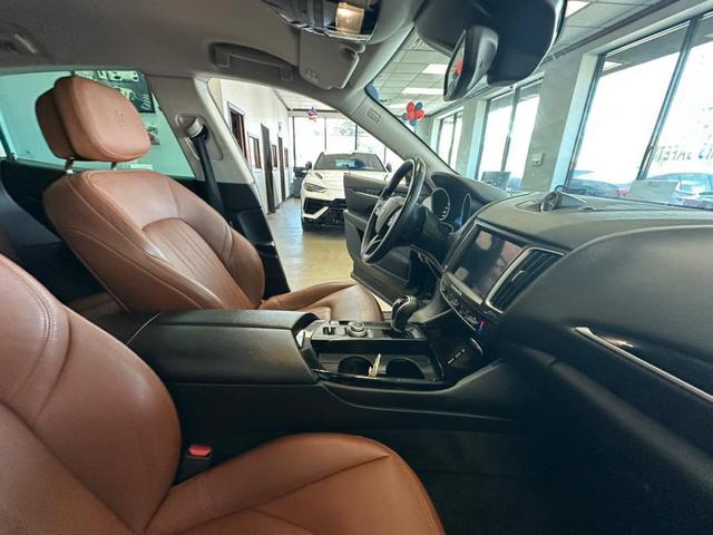 Photo of 2018 Nero Maserati Levante