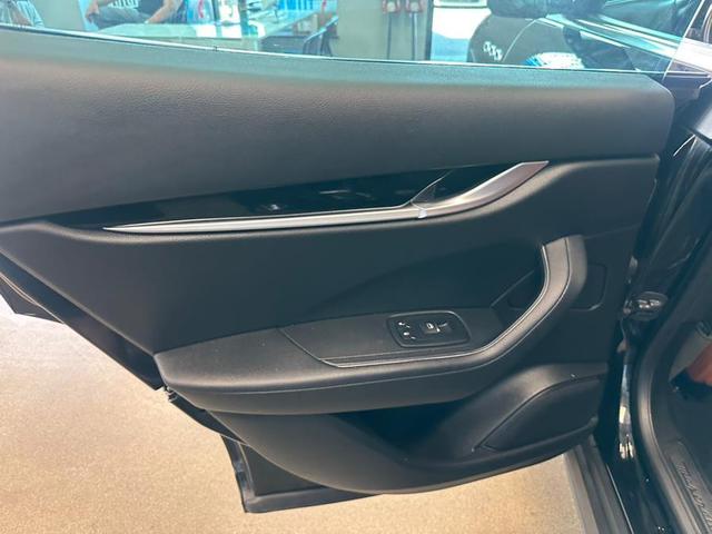 Photo of 2018 Nero Maserati Levante