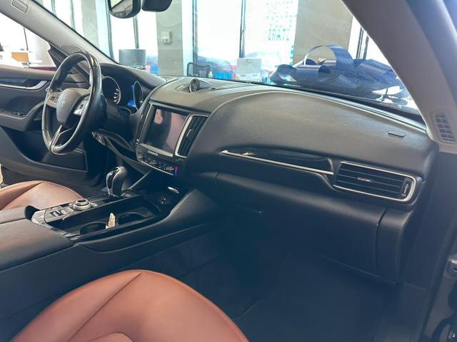 Photo of 2018 Nero Maserati Levante