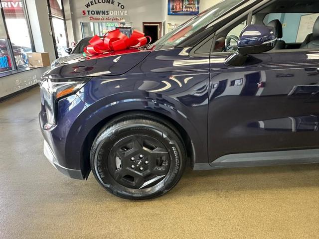 Photo of 2025 Deep Chroma Blue Kia Carnival