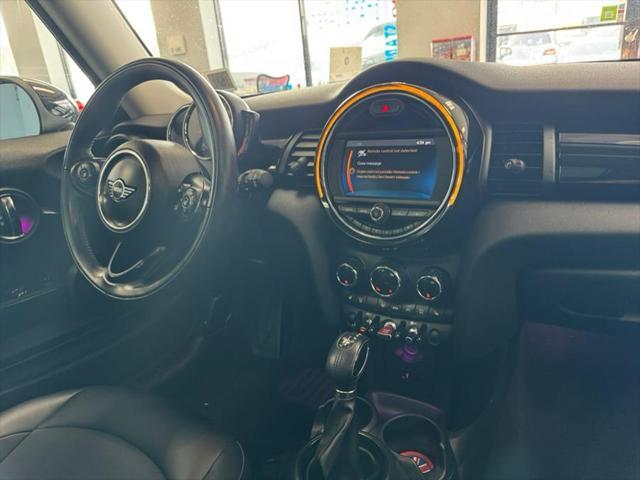 Photo of 2019 British Racing Green Metallic MINI Hardtop