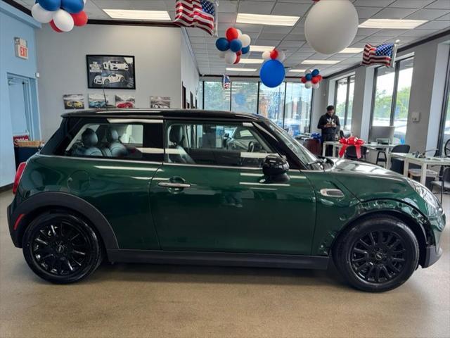 Photo of 2019 British Racing Green Metallic MINI Hardtop