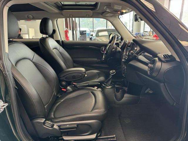Photo of 2019 British Racing Green Metallic MINI Hardtop