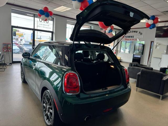 Photo of 2019 British Racing Green Metallic MINI Hardtop