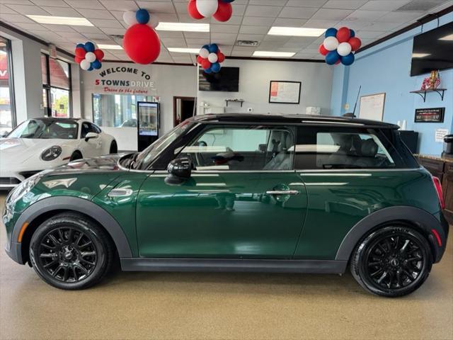 Photo of 2019 British Racing Green Metallic MINI Hardtop