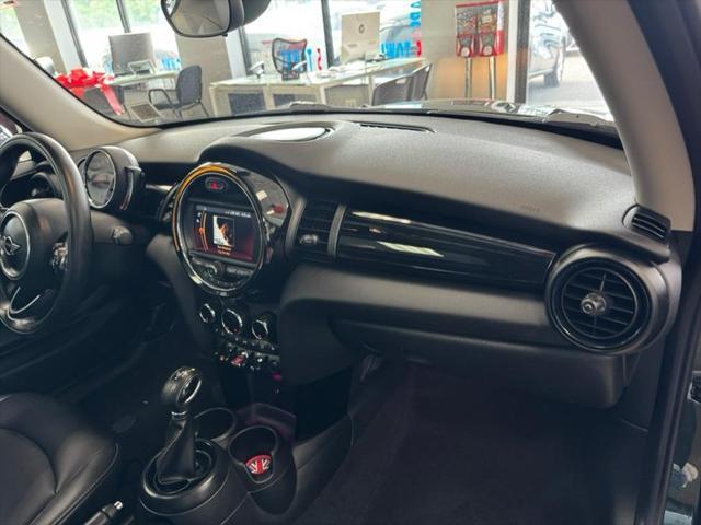 Photo of 2019 British Racing Green Metallic MINI Hardtop