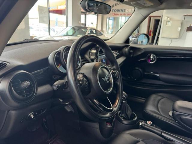 Photo of 2019 British Racing Green Metallic MINI Hardtop