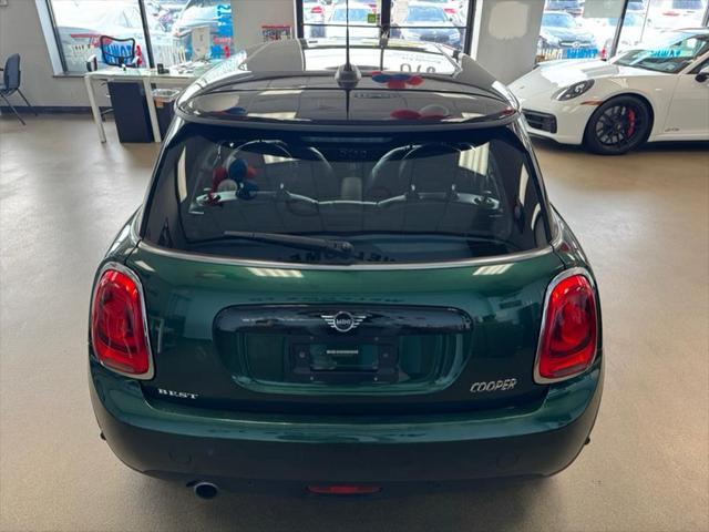 Photo of 2019 British Racing Green Metallic MINI Hardtop