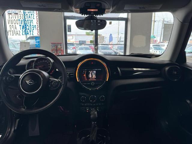 Photo of 2019 British Racing Green Metallic MINI Hardtop