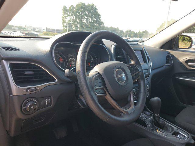 Photo of 2019 Bright White Clearcoat Jeep Cherokee