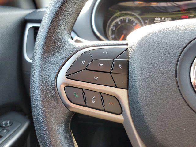 Photo of 2019 Bright White Clearcoat Jeep Cherokee