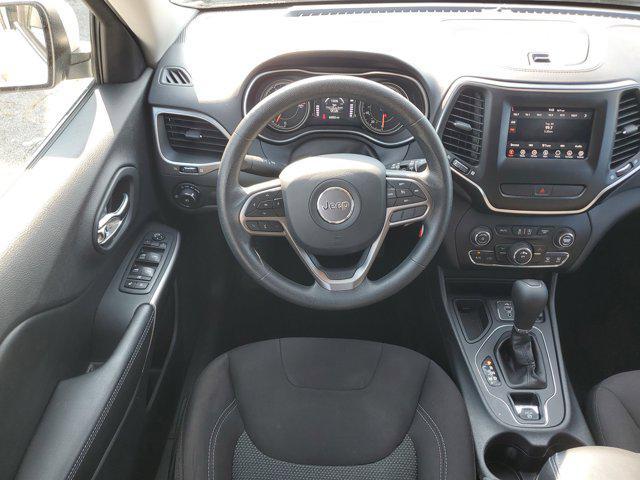 Photo of 2019 Bright White Clearcoat Jeep Cherokee