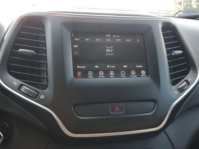 Photo of 2019 Bright White Clearcoat Jeep Cherokee