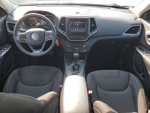 Photo of 2019 Bright White Clearcoat Jeep Cherokee