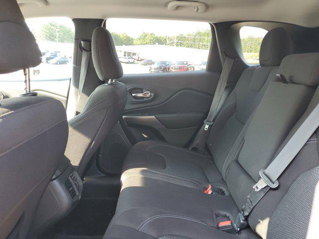 Photo of 2019 Bright White Clearcoat Jeep Cherokee