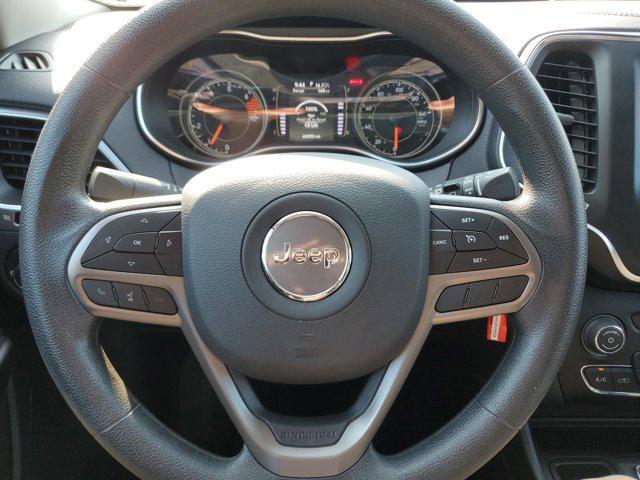 Photo of 2019 Bright White Clearcoat Jeep Cherokee