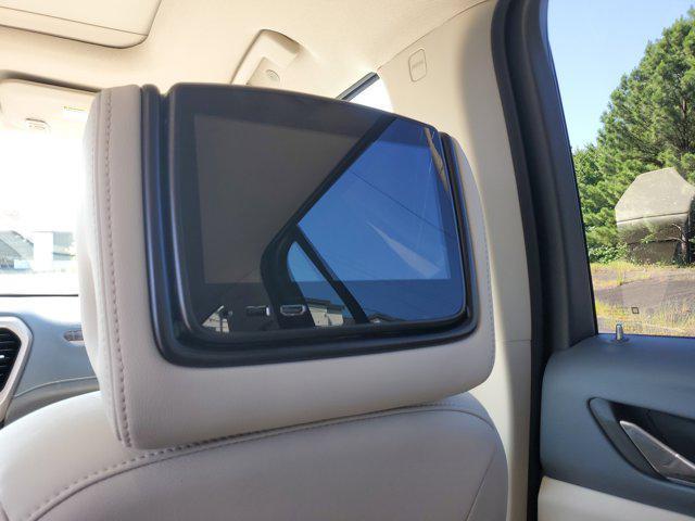 Photo of 2021 White Frost Tricoat GMC Acadia