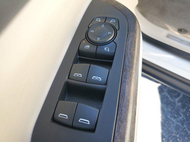 Photo of 2021 White Frost Tricoat GMC Acadia