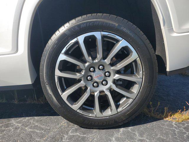 Photo of 2021 White Frost Tricoat GMC Acadia