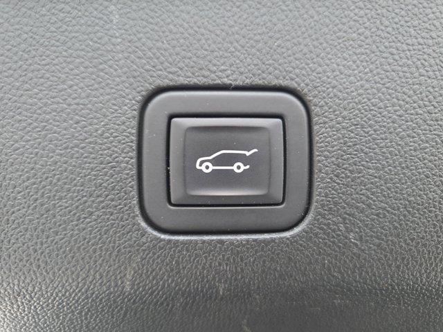 Photo of 2023 Summit White GMC Yukon