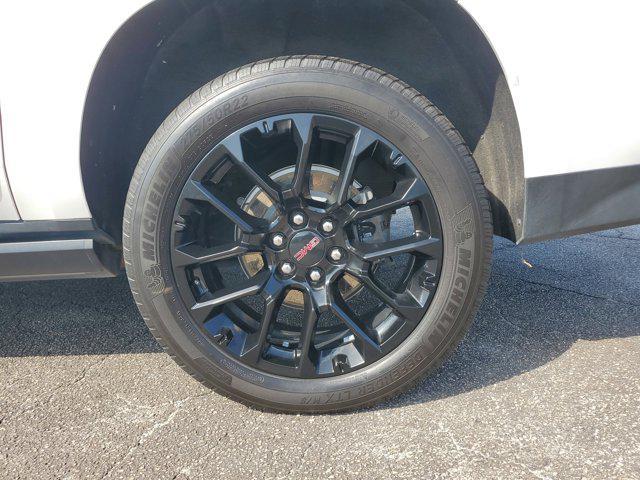Photo of 2023 White Frost Tricoat GMC Yukon XL