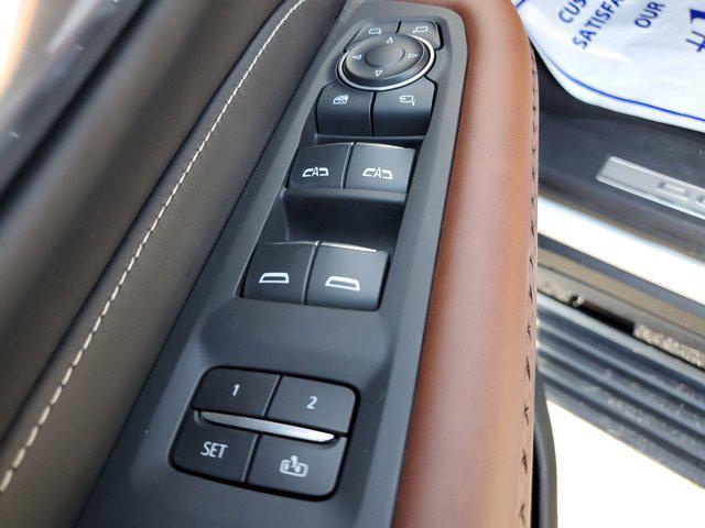 Photo of 2023 White Frost Tricoat GMC Yukon XL