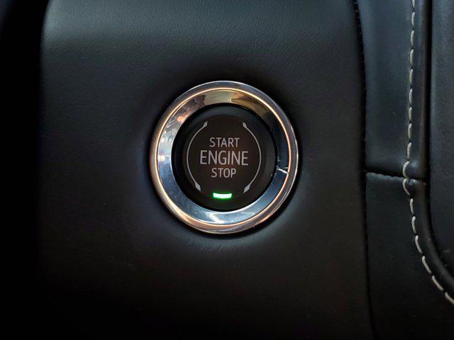 Photo of 2023 White Frost Tricoat GMC Yukon XL