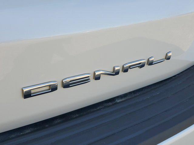 Photo of 2023 White Frost Tricoat GMC Yukon XL