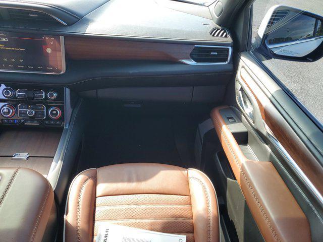 Photo of 2023 White Frost Tricoat GMC Yukon XL