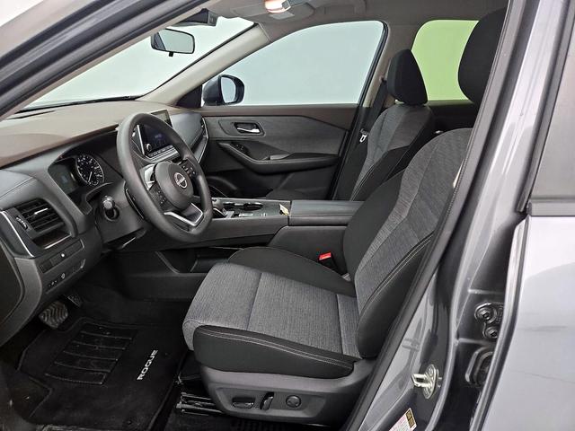 Photo of 2023 Gray Nissan Rogue