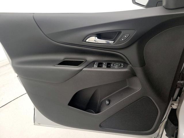 Photo of 2018 Silver Chevrolet Equinox