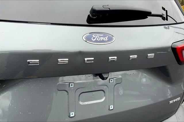 Photo of 2024 Carbonized Gray Metallic Ford Escape