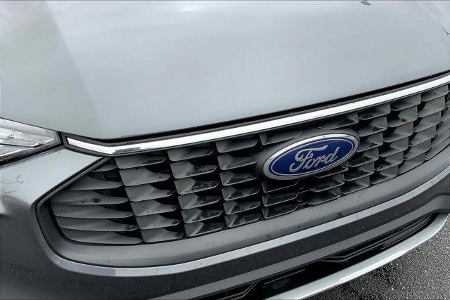 Photo of 2024 Carbonized Gray Metallic Ford Escape