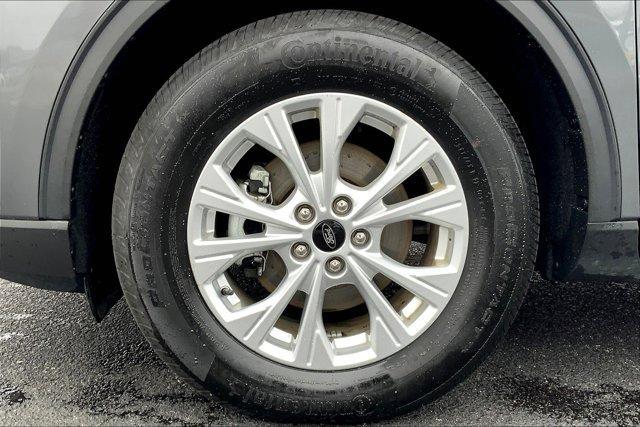 Photo of 2024 Carbonized Gray Metallic Ford Escape