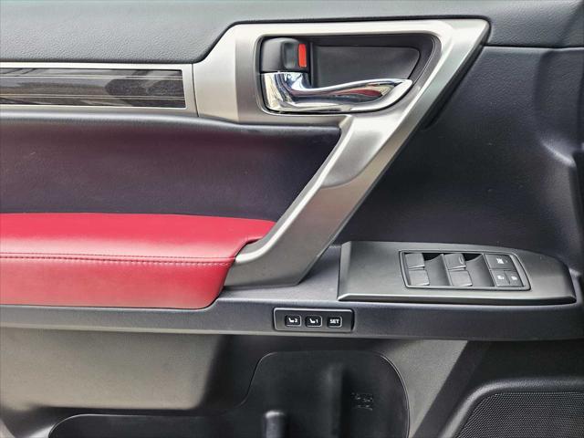 Photo of 2023 Atomic Silver Lexus GX 460