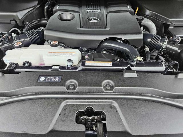 Photo of 2025 Atomic Silver Lexus GX 550