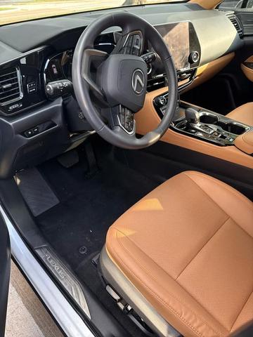 Photo of 2024 Eminent White Pearl Lexus NX 250