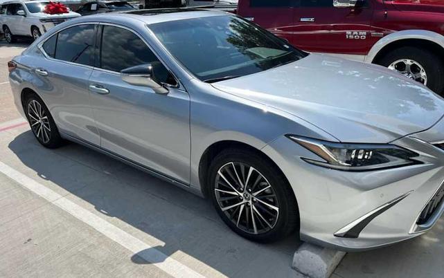 Photo of 2023 Iridium Lexus ES 350