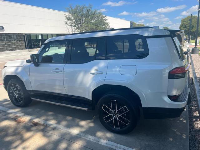 Photo of 2025 Eminent White Pearl Lexus GX 550