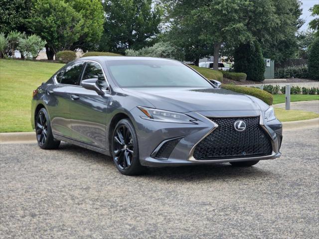 Photo of 2022 Cloudburst Gray Lexus ES 350