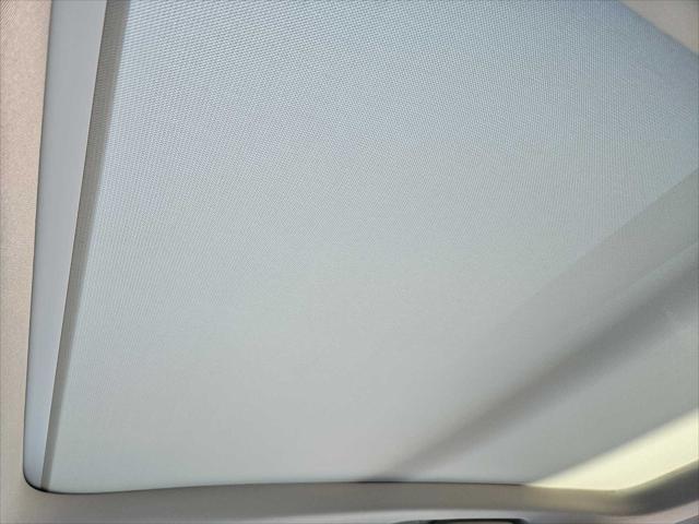Photo of 2023 Crystal White Metallic Volvo XC90