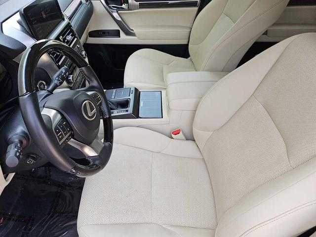 Photo of 2023 Atomic Silver Lexus GX 460