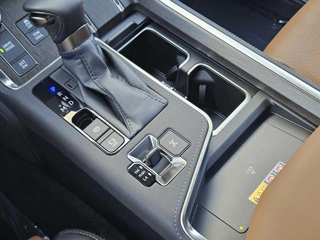 Photo of 2025 Eminent White Pearl Lexus GX 550