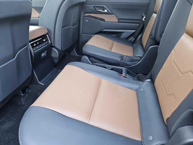 Photo of 2025 Eminent White Pearl Lexus GX 550