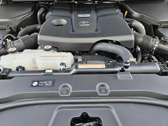 Photo of 2025 Eminent White Pearl Lexus GX 550