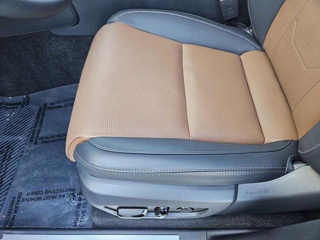 Photo of 2025 Eminent White Pearl Lexus GX 550