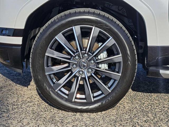 Photo of 2025 Eminent White Pearl Lexus GX 550