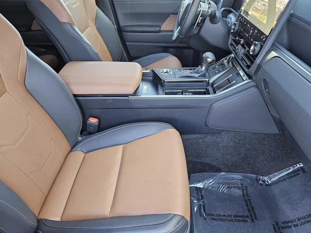 Photo of 2025 Eminent White Pearl Lexus GX 550