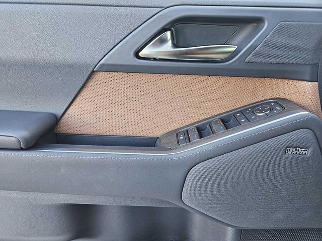Photo of 2025 Eminent White Pearl Lexus GX 550